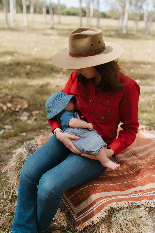 Mums feeding baby in breastfeeding shirt