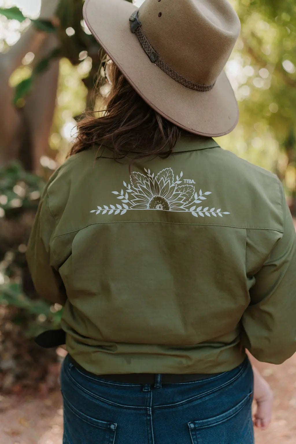 Half-Button Long Sleeve Breastfeeding Shirt with Two Way Zip for Nursing Mums. Outdoor, sun protection., stylish top. Wearing an Akubra hat.