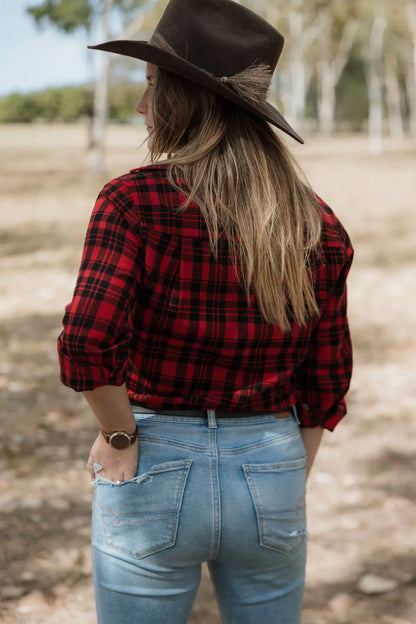 back of Long sleeve breastfeeding Fannette shirt standing outdoors