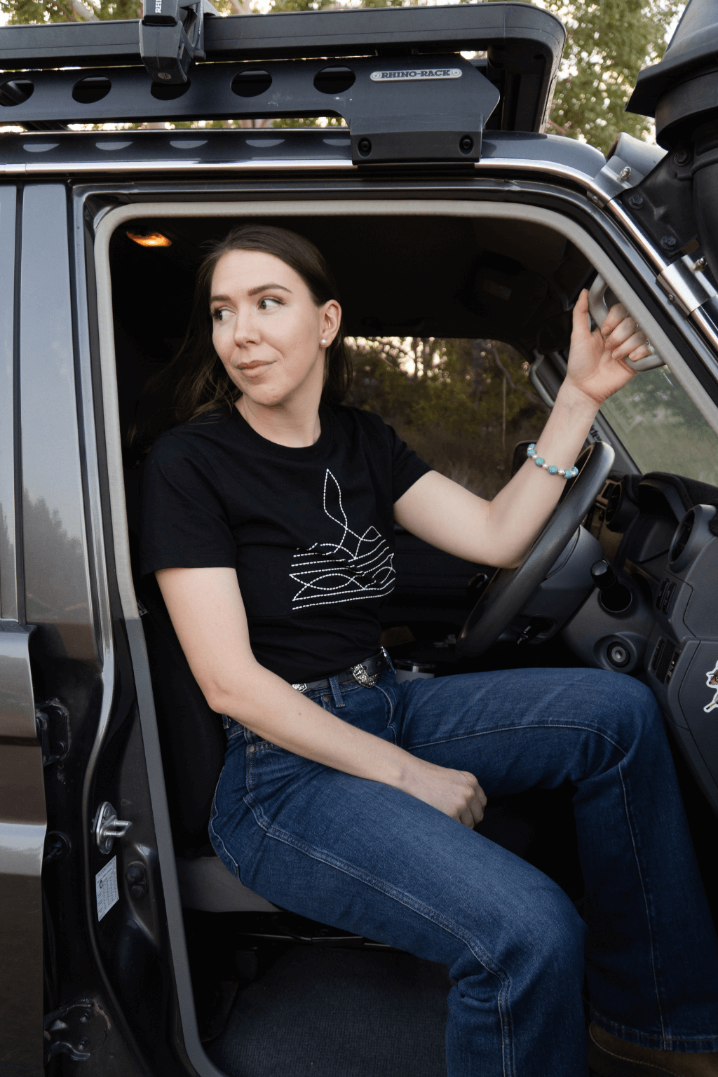 Classic Breastfeeding Tee | Western Boot Stitch | Sample Shirt - TittyTees Breastfeeding Apparel