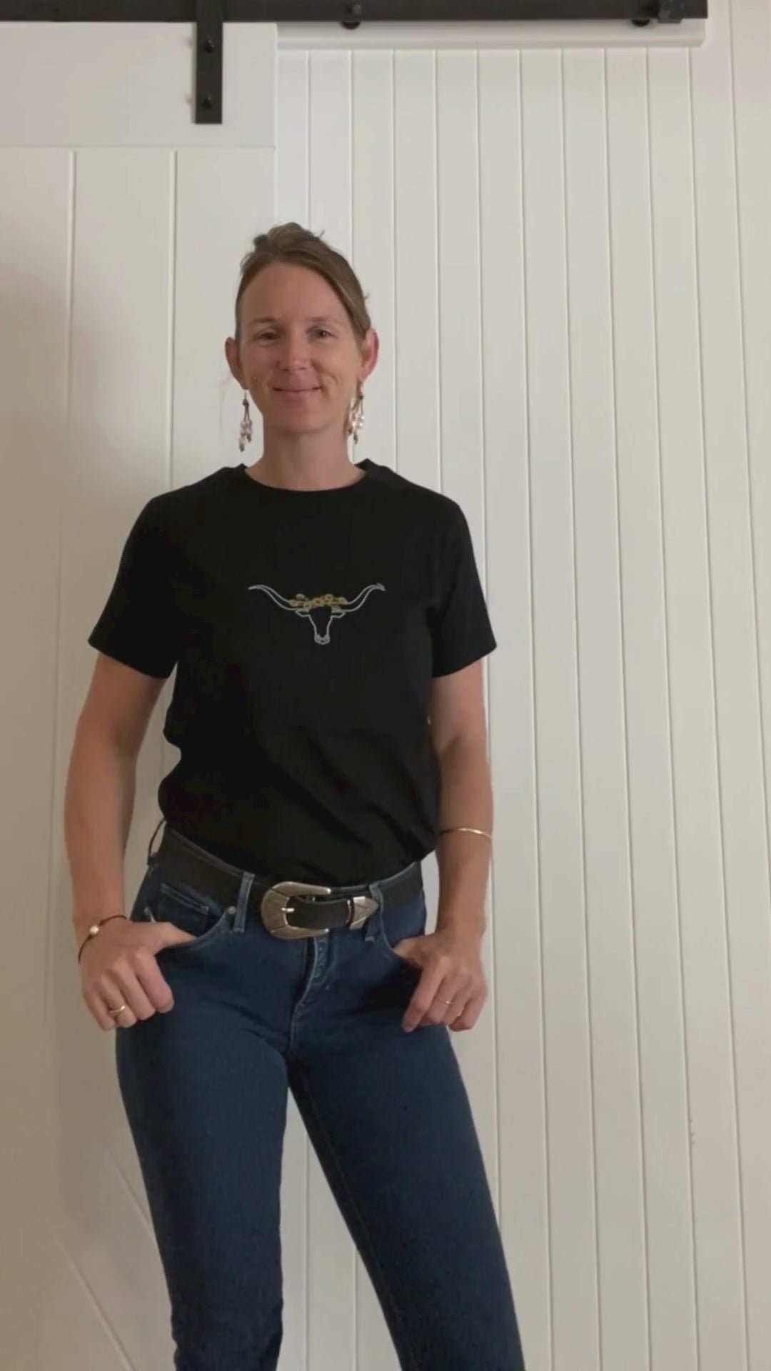 Video displaying the functionality of the zip on the shirt.