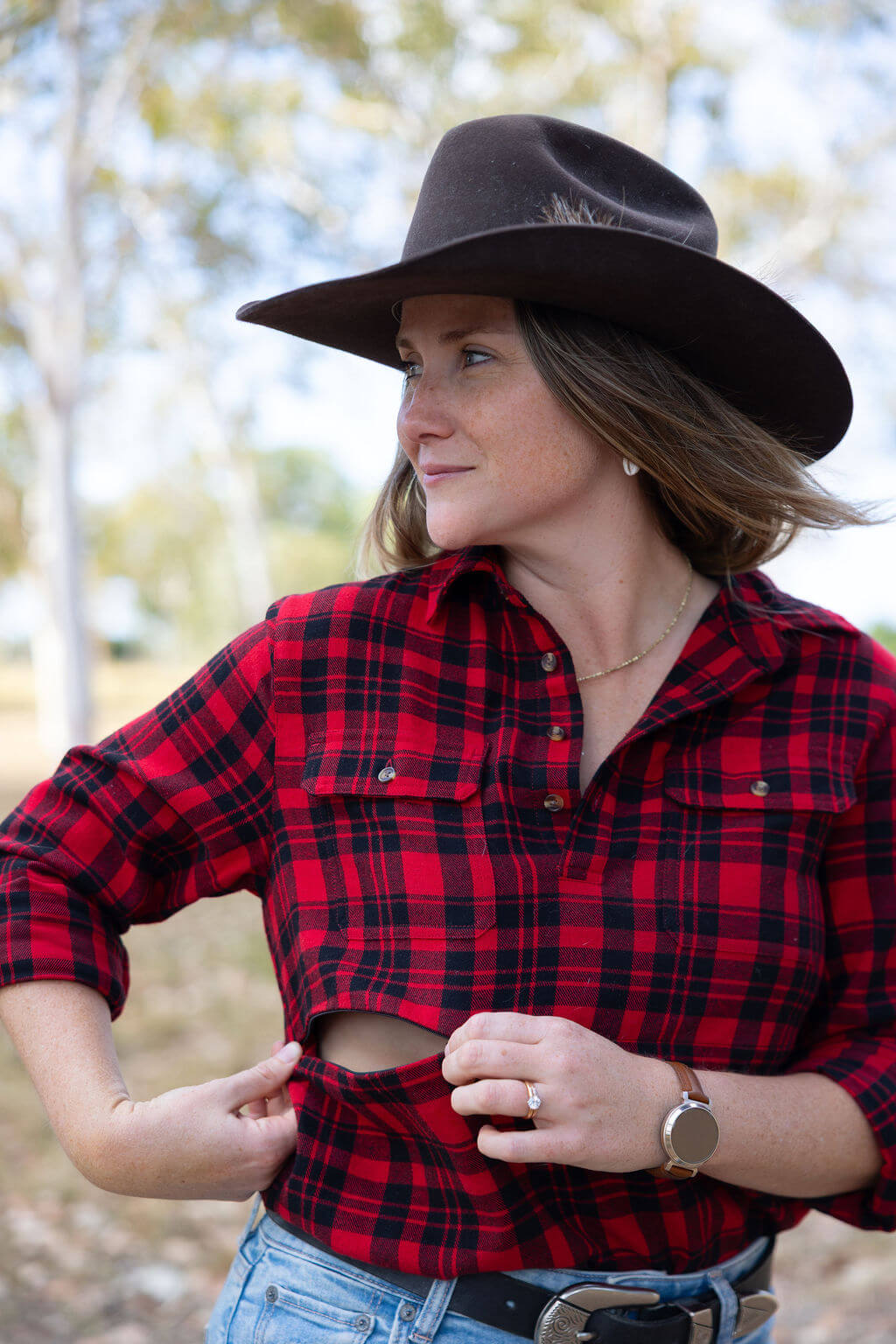 Model opening zip on Breastfeeding flannelette 